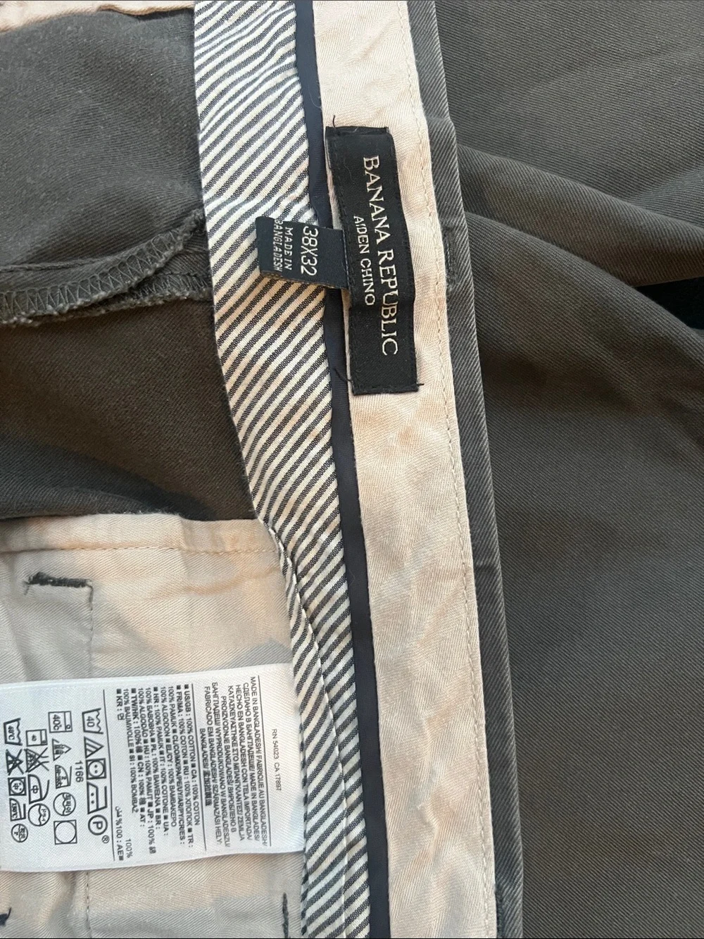 Men's Banana Republic Olive Green Casual Chinos. 38x32